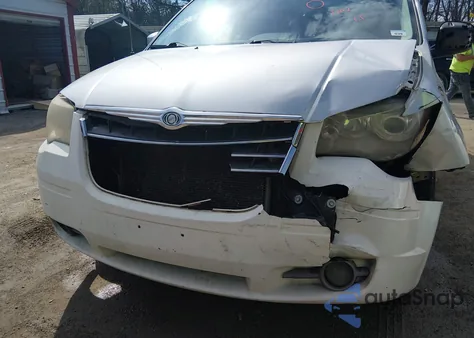 2010 Chrysler Town & Country Touring из США, поврежденный, VIN 2A4RR5D11AR306669